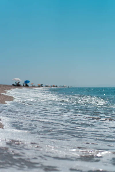 Vue Aérienne Verticale Une Vague Océanique Turquoise Atteignant Littoral — Photo