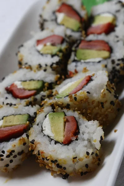 Primer Plano Los Deliciosos Rollos Sushi Plato — Foto de Stock