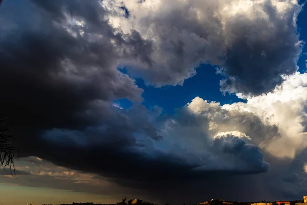 Gyönyörű Kilátás Felhők Kék Naplementekor — Stock Fotó