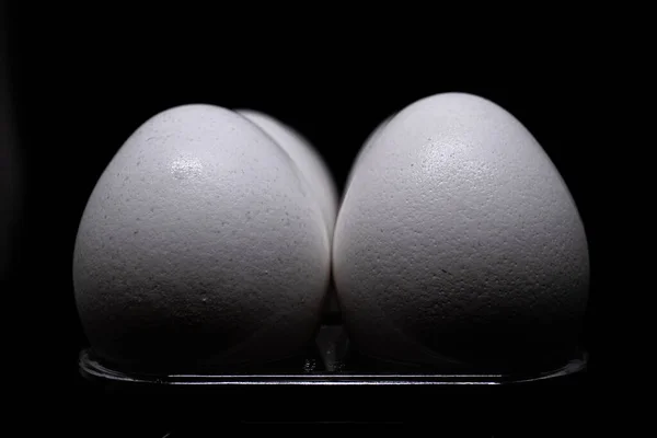 Een Zijaanzicht Van Eieren Een Wit Kleurig Oppervlak — Stockfoto