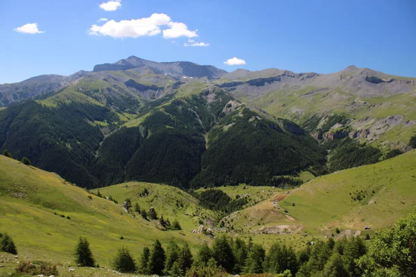 Saint Etienne Tinee Fransa Daki Dağlık Manzaranın Büyüleyici Bir Görüntüsü — Stok fotoğraf