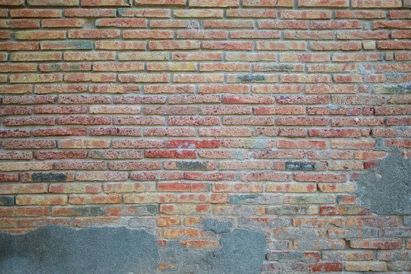 Een Rode Oude Verweerde Baksteen Muur — Stockfoto