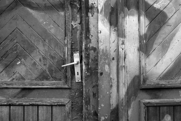 Grayscale Shot Old Wooden Door Its Handle — Stock Photo, Image