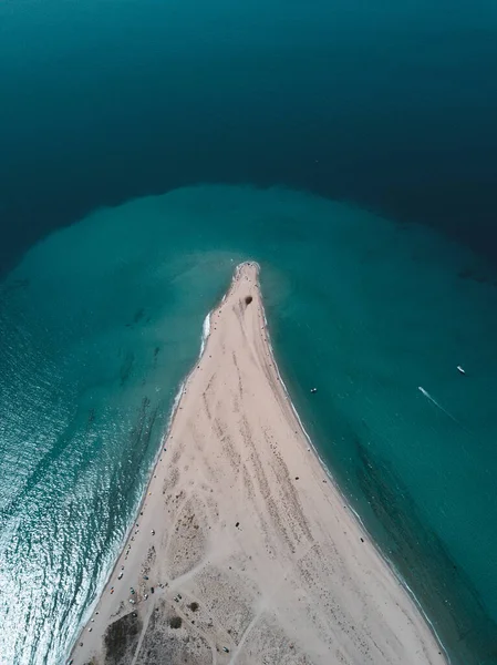 Een Luchtfoto Van Turquoise Oceaangolf Die Kustlijn Bereikt — Stockfoto