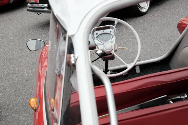 Een Close Shot Van Het Stuur Een Oude Vintage Auto — Stockfoto