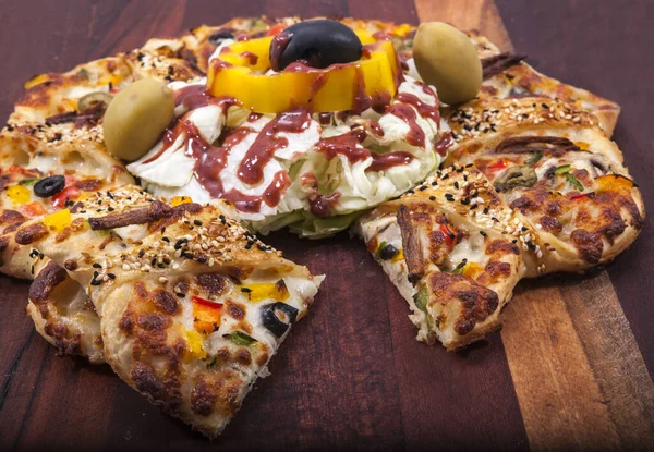 Een Hoge Hoek Shot Van Een Heerlijke Zelfgemaakte Pizza Een — Stockfoto