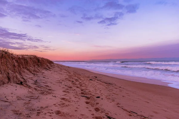 Een Landschap Shot Van Een Prachtige Kleurrijke Zonsondergang Het Strand — Stockfoto