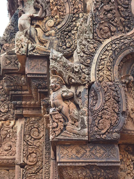 Banteay Kamboçya Daki Ünlü Banteay Srei Tapınağının Dikey Çekimi — Stok fotoğraf