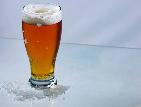 Glass Beer Gray Surface — Stock Photo, Image