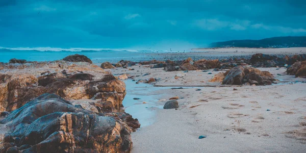 Beautiful Shot White Sand Beach Rocks Cloudy Sky — Stock Photo, Image