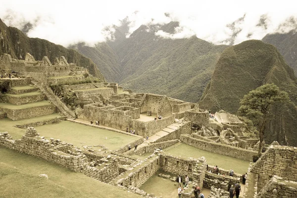 Plano Alto Ángulo Las Ruinas Machu Picchu Capturadas Durante Día — Foto de Stock