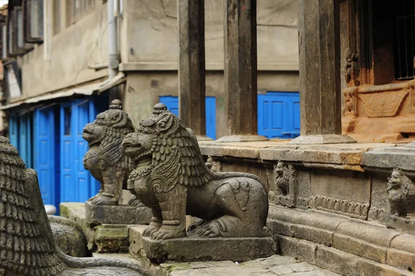 Дві Історичні Статуї Левів Патані Передмісті Катманду Непал — стокове фото