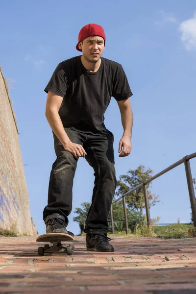 Vertical Shot Caucasian Man Skateboarding — Stock Photo, Image