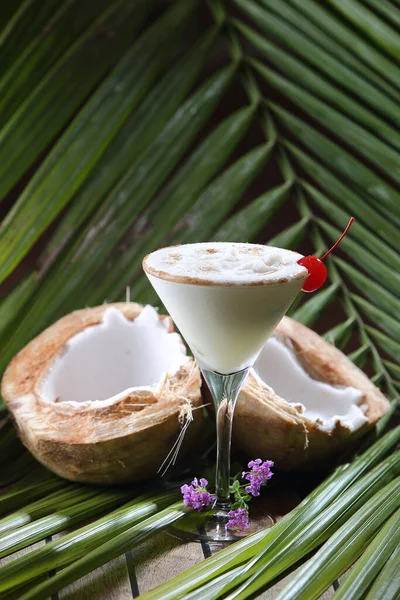 Der Pina Colada Ist Ein Süßer Cocktail Aus Rum Kokoscreme — Stockfoto