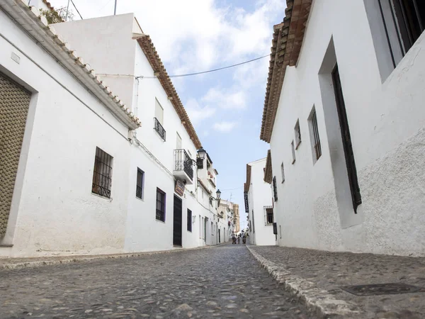 Uma Visão Baixo Ângulo Edifícios Brancos Com Janelas — Fotografia de Stock