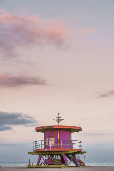 Vertical Shot Small Lifeguard House Lummus Park Miami Usa — Stock Photo, Image