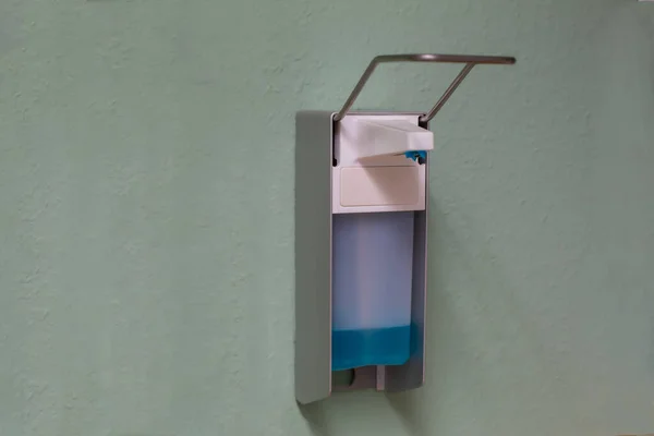 Closeup Shot Hand Sanitizer Dispenser Attached Wall — Stock Photo, Image