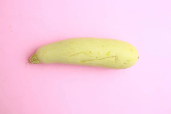 Närbild Zucchini Rosa Bakgrund — Stockfoto