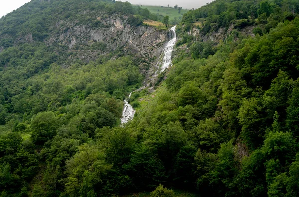 Letecký Snímek Vodopádu Zeleném Lese — Stock fotografie