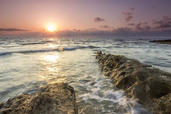 Uma Vista Fascinante Pôr Sol Sobre Mar — Fotografia de Stock