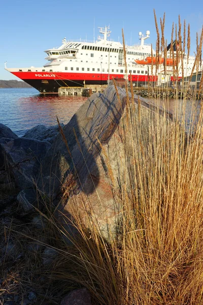 Kirkenes Norway October 2017 Typically Coated Hurtigruten Postship Harbour Kirkenes — 图库照片