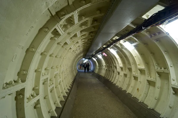 Shot People Walking Light Tunnel — Stock Photo, Image