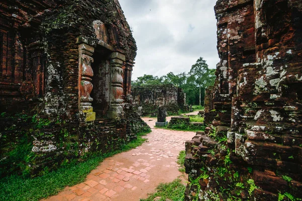 Detailní Záběr Starodávné Zdi Zříceniny Chrámového Komplexu Son Hindu Quang — Stock fotografie