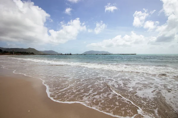 Een Prachtig Uitzicht Golven Kust Con Dao Vietnam — Stockfoto