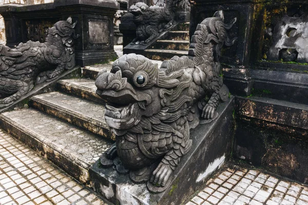 Tiro Close Uma Figura Dragão Templo Hue Vietnam — Fotografia de Stock