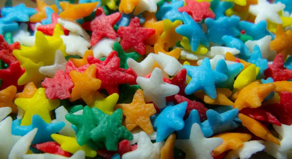 カラフルな星型のキャンディーのクローズアップショット — ストック写真