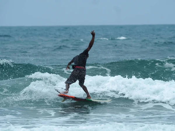Una Persona Surfeando Mar Capturada Durante Día — Foto de Stock