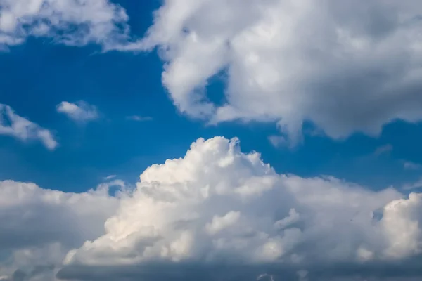 Formasi Awan Putih Halus Langit Musim Panas Biru Dalam — Stok Foto