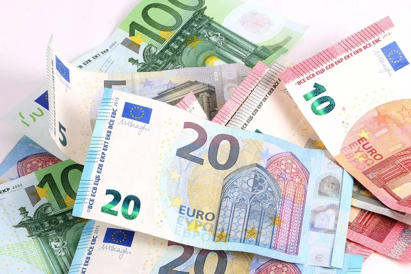 Primo Piano Una Banconota Euro Isolata Sfondo Bianco — Foto Stock