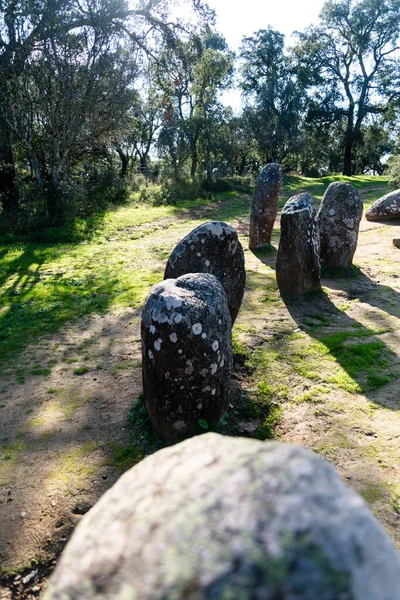 Una Hermosa Toma Enormes Viejas Piedras Pie Como Monumento Evora — Foto de Stock