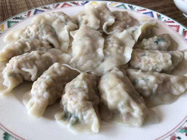 Closeup Shot Chinese Dumplings White Plate Colorful Patterns — Stock Photo, Image