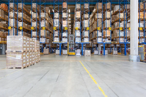 View Full Warehouse Forklift — Stock Photo, Image