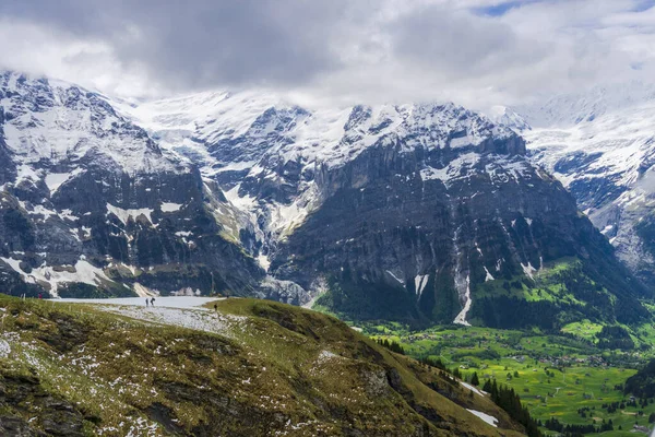 Een Prachtige Opname Van Besneeuwde Alpen Een Vallei Grindelwald Zwitserland — Stockfoto