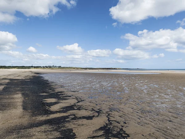 Χαμηλή Παλίρροια Στην Παραλία Της Καμπότζης Northumberland Ηνωμένο Βασίλειο — Φωτογραφία Αρχείου