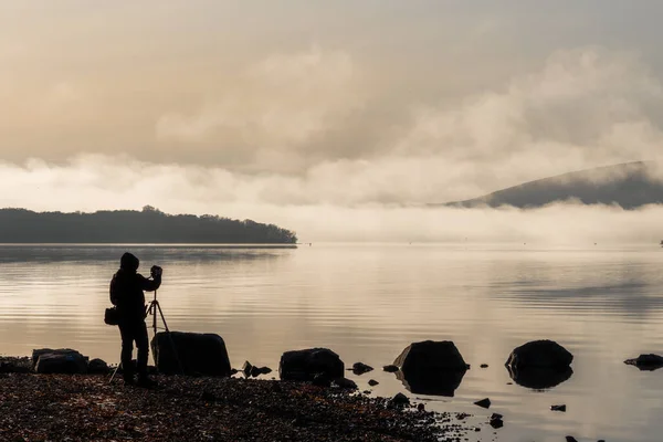 Fotógrafo Tomando Fotos Del Hermoso Loch Lomond Escocia —  Fotos de Stock