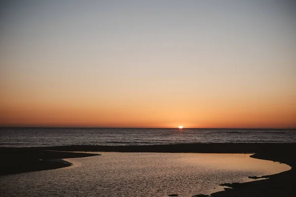 Piękne Ujęcie Kolorowego Zachodu Słońca Plaży Portugalii — Zdjęcie stockowe