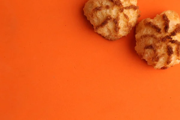 Ένα Κοντινό Πλάνο Από Νόστιμα Σπιτικά Μπισκότα Πορτοκαλί Φόντο — Φωτογραφία Αρχείου