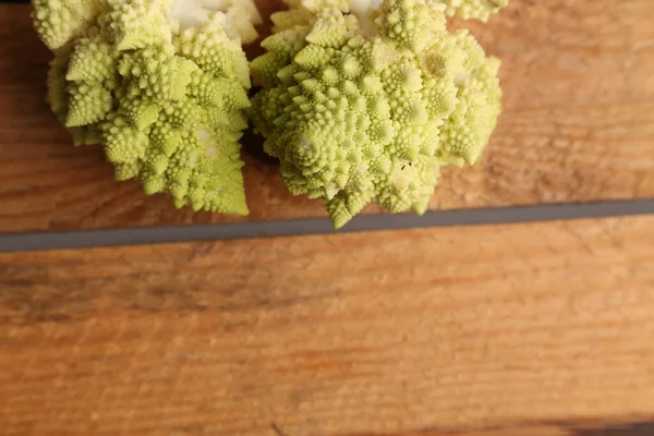 Närbild Bild Romanesco Broccoli Träyta — Stockfoto