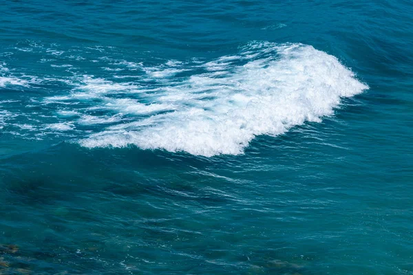 Cliché Aérien Des Vagues Orageuses Océan Rétroéclairé Par Lumière Soleil — Photo