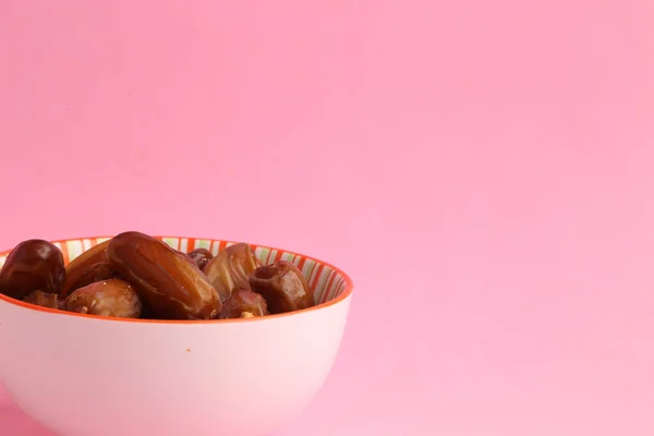 Closeup Shot Medjool Dates Decorative Bowl Pink Background — Stock Photo, Image