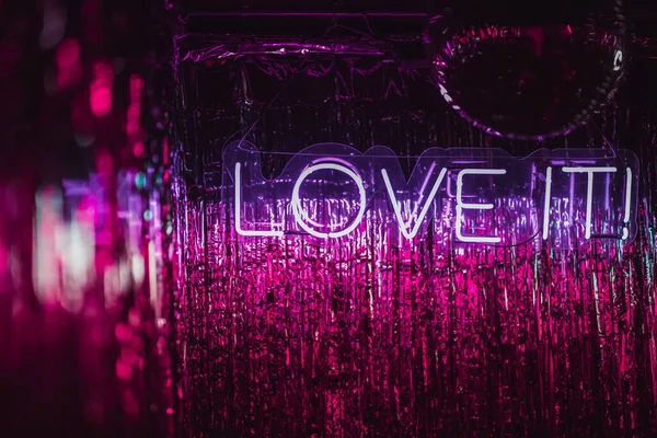 Love Yakın Plan Çekimi Neon Işareti — Stok fotoğraf