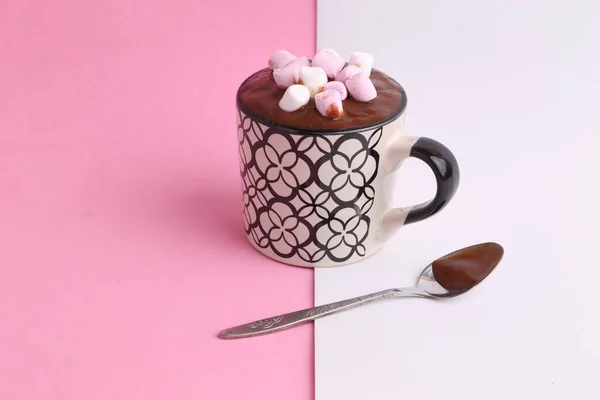 Closeup Shot Cup Melted Chocolate Sweet Marshmallows Top — Stock Photo, Image
