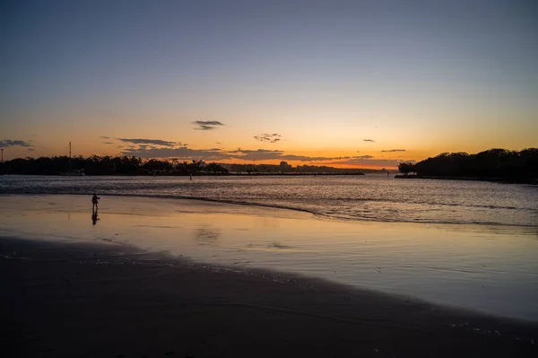 Mesmerizing Sunset View Sunshine Coast Silhouetted Little Girl Riverbank — Stock Photo, Image