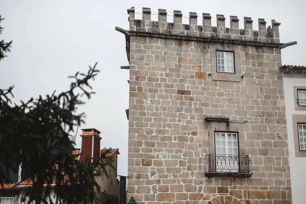 Μια Όμορφη Θέα Ενός Αρχαίου Πέτρινου Κτιρίου Στην Πορτογαλία — Φωτογραφία Αρχείου