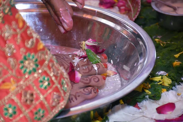 Closeup Decorated Feet Indian Bride While Traditional Ritual Performed Wedding — Stock Photo, Image