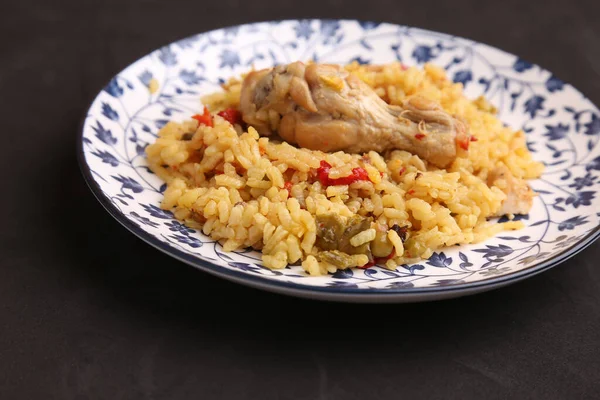 Вкусная Курица Рисе Тарелке — стоковое фото
